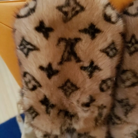 Louis Vuitton Sleeper Fur Flats Natural Color 40EU Limited Edition - Picture 10 of 16